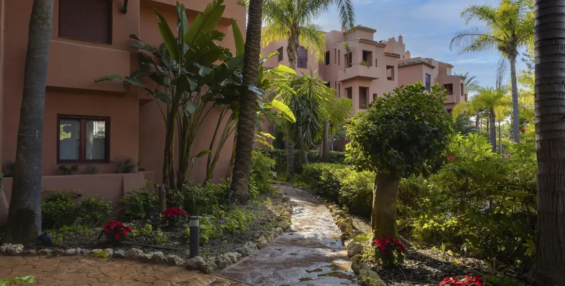 Sale of middle floor apartment in El Rosario 30