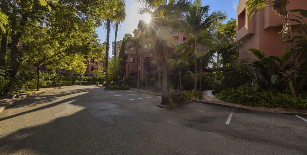 Sale of middle floor apartment in El Rosario 31