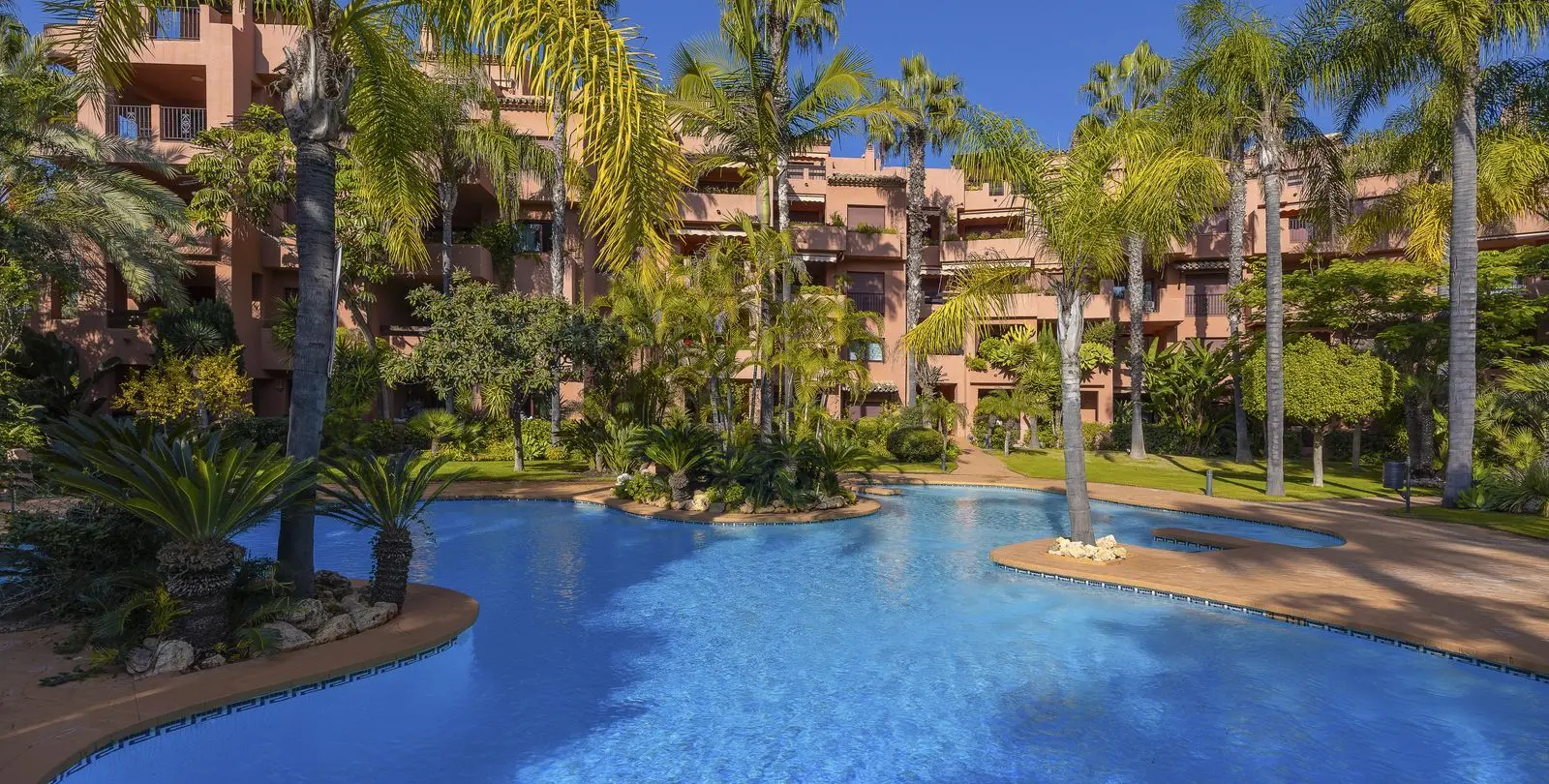 Venta de apartamento en planta media en El Rosario 1