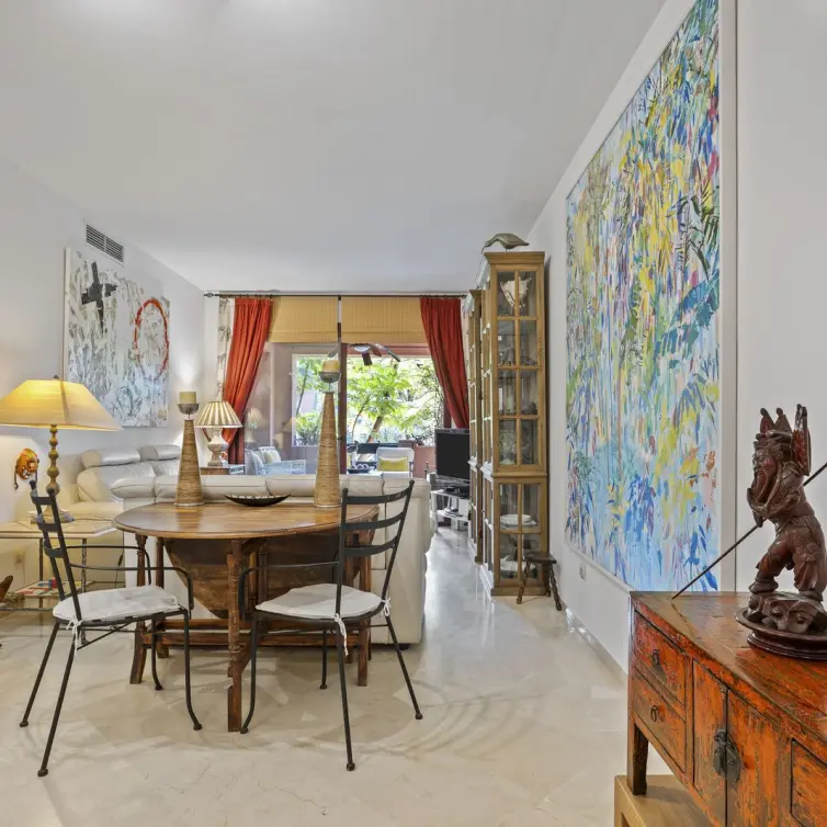 Sale of middle floor apartment in El Rosario