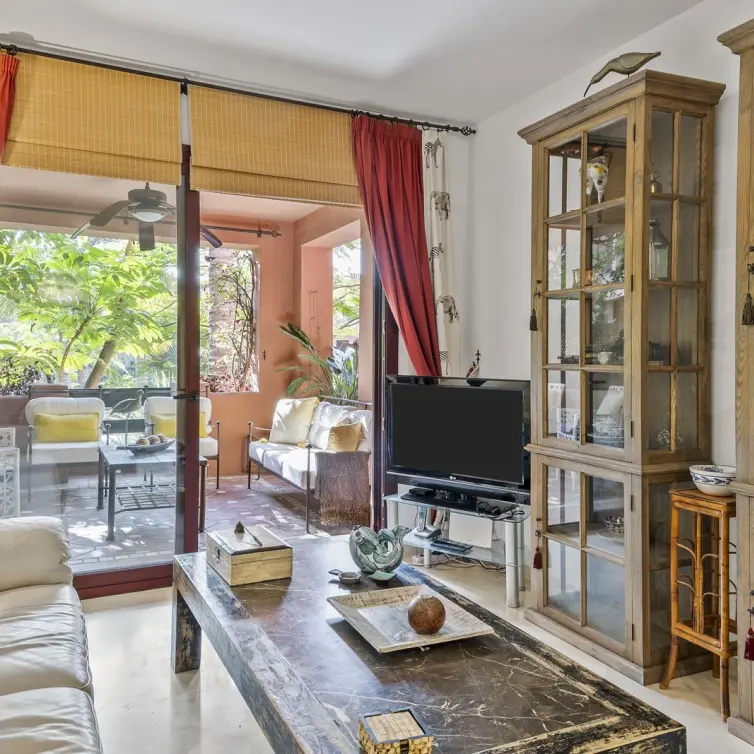 Sale of middle floor apartment in El Rosario