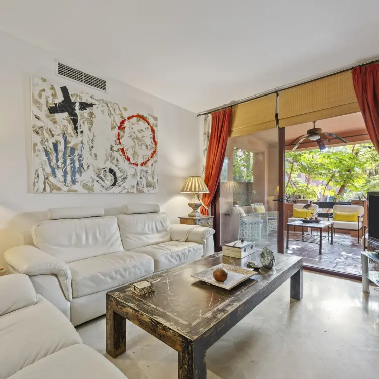 Sale of middle floor apartment in El Rosario