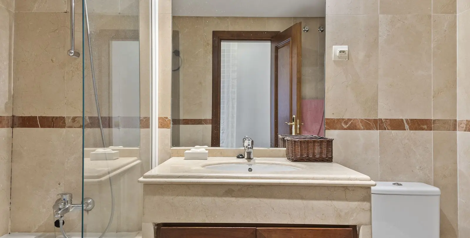 Venta de apartamento en planta media en El Rosario 18