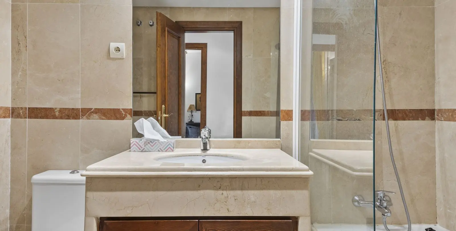 Venta de apartamento en planta media en El Rosario 22