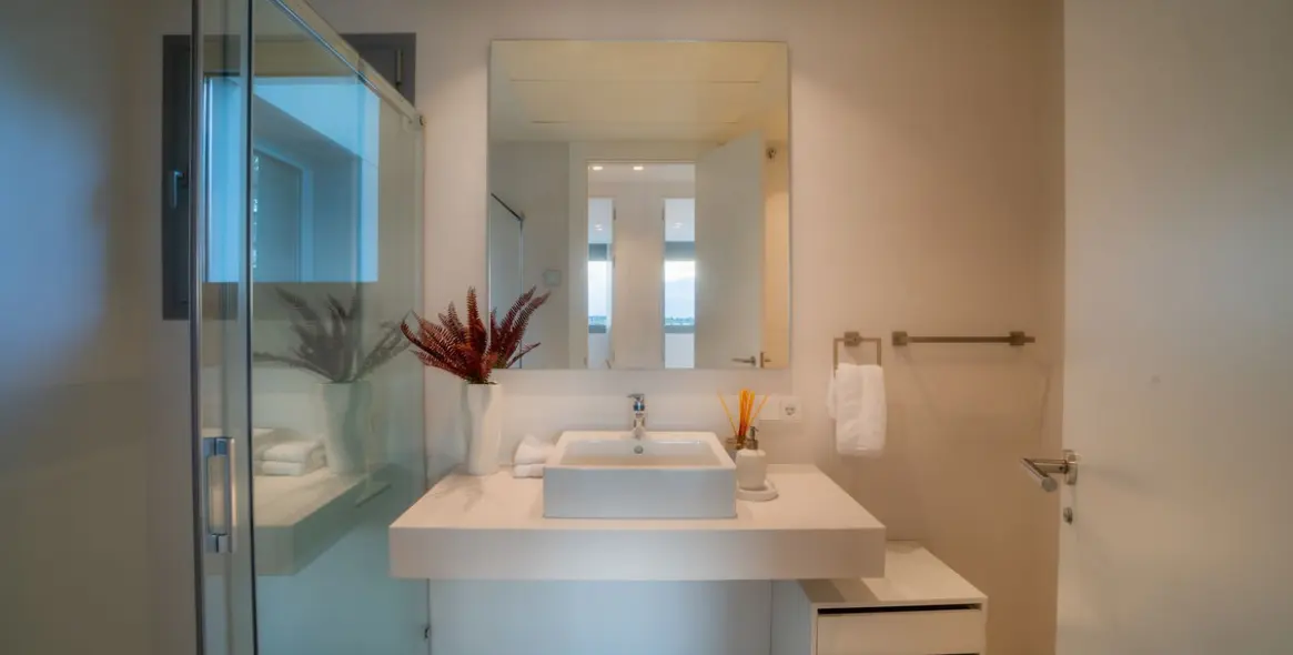 Sale of middle floor apartment in Marbella 12