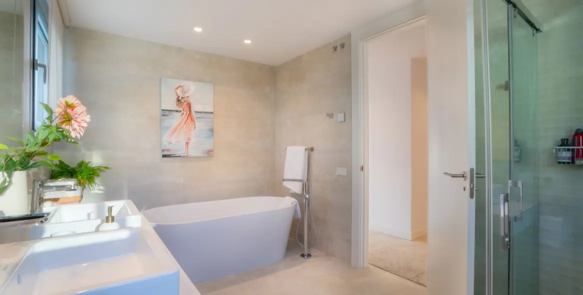 Sale of middle floor apartment in Marbella 18