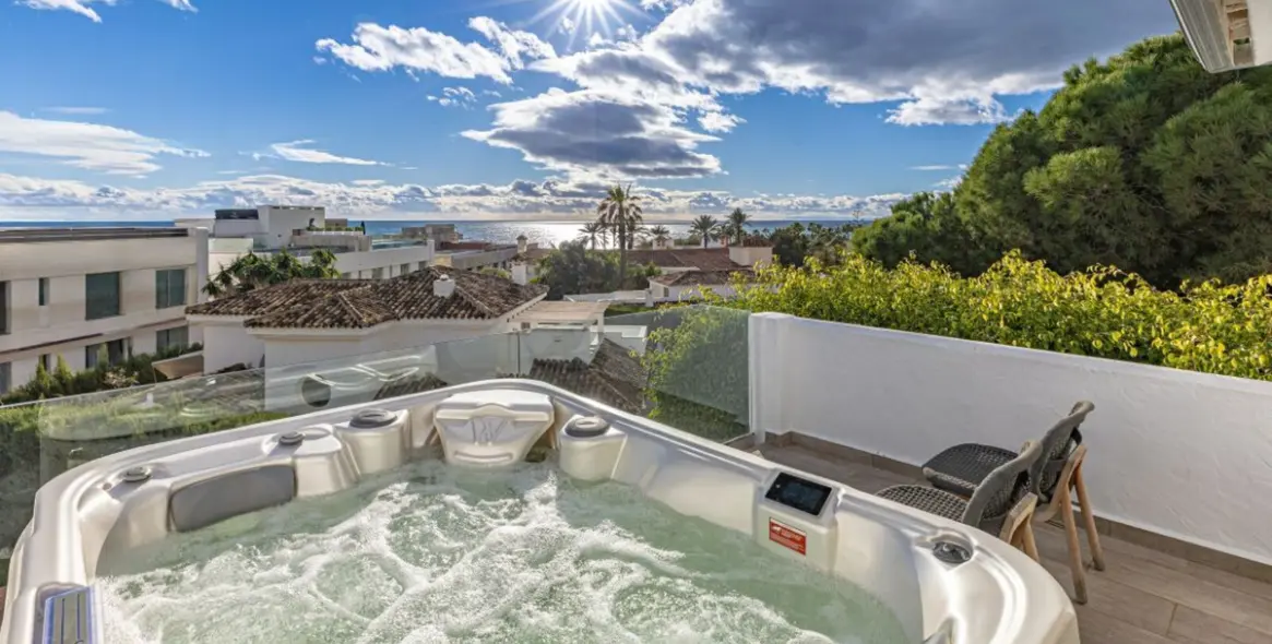 Продажа  отдельно стоящей виллы в Las Chapas 1