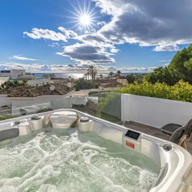 Продажа  отдельно стоящей виллы в Las Chapas