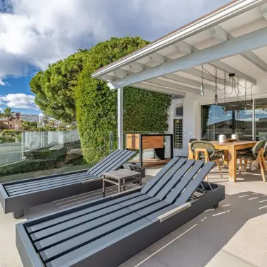 Продажа  отдельно стоящей виллы в Las Chapas