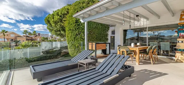 Продажа  отдельно стоящей виллы в Las Chapas 2