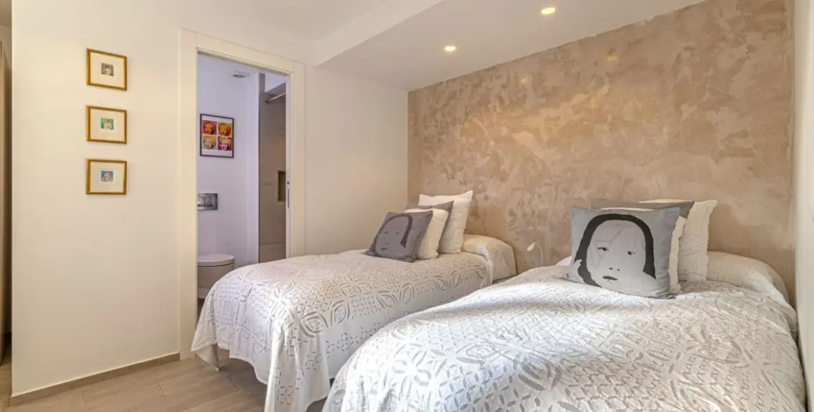 Продажа  отдельно стоящей виллы в Las Chapas 8