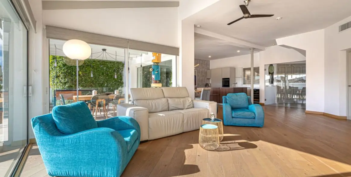 Продажа  отдельно стоящей виллы в Las Chapas 11