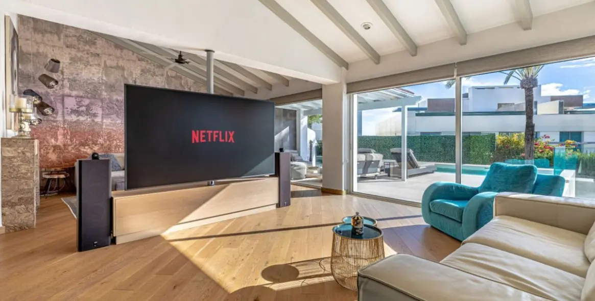 Продажа  отдельно стоящей виллы в Las Chapas 12