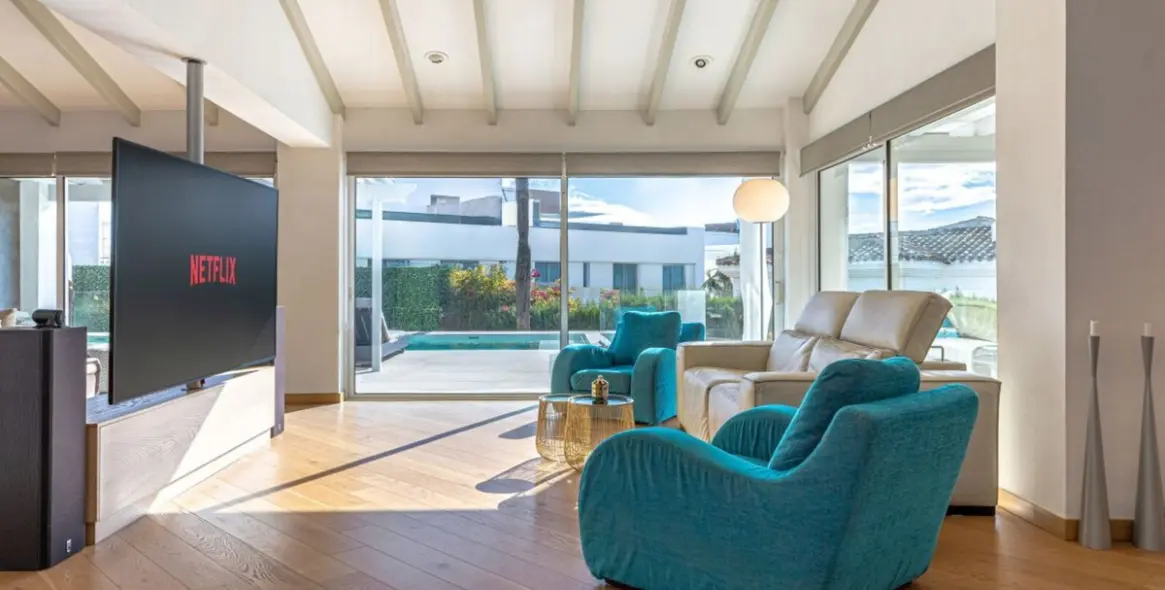 Продажа  отдельно стоящей виллы в Las Chapas 13