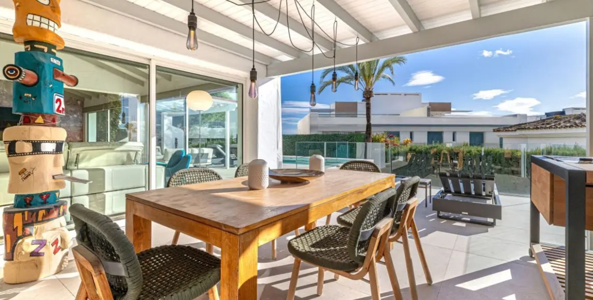 Продажа  отдельно стоящей виллы в Las Chapas 14