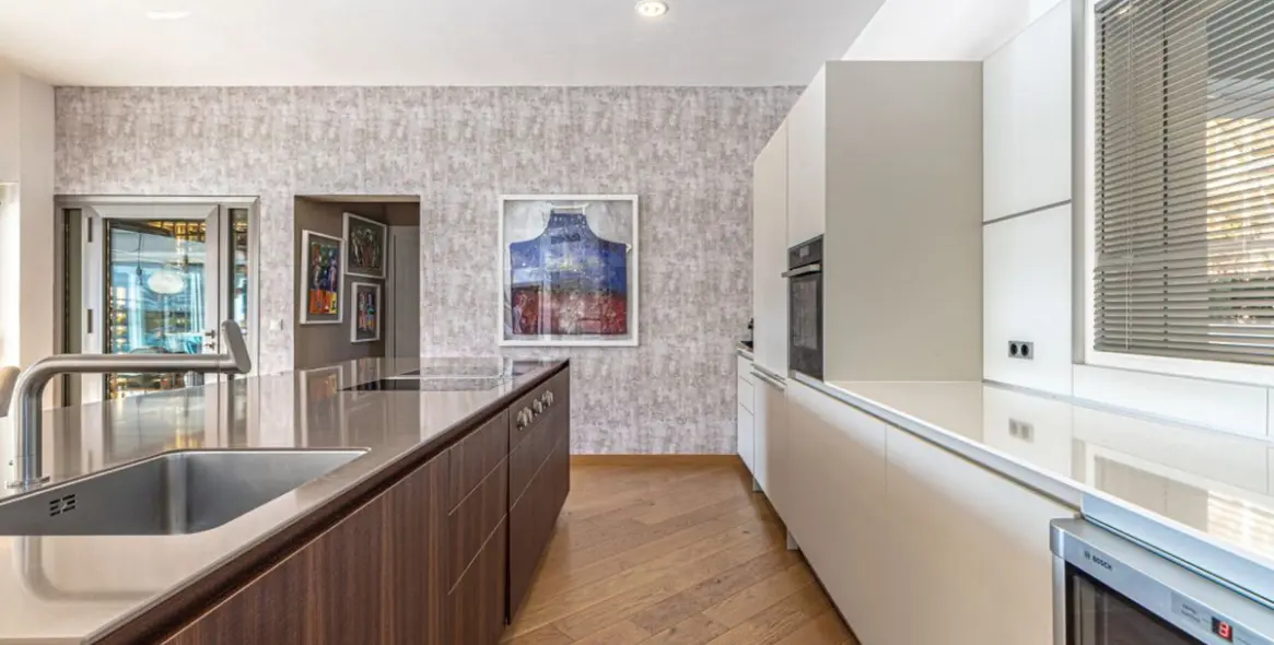 Продажа  отдельно стоящей виллы в Las Chapas 26