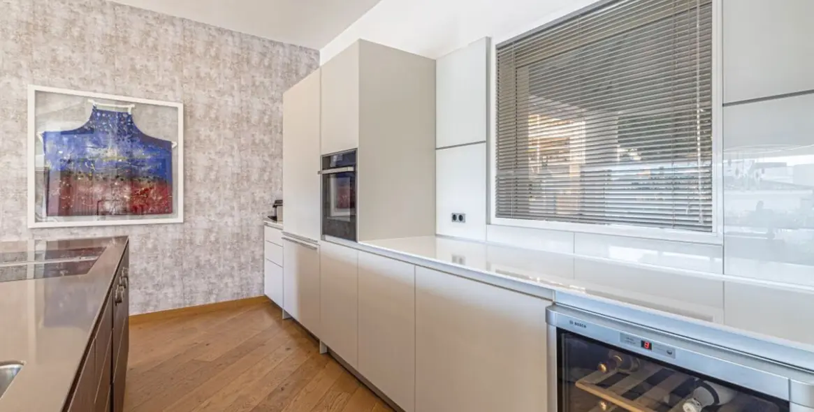 Продажа  отдельно стоящей виллы в Las Chapas 27