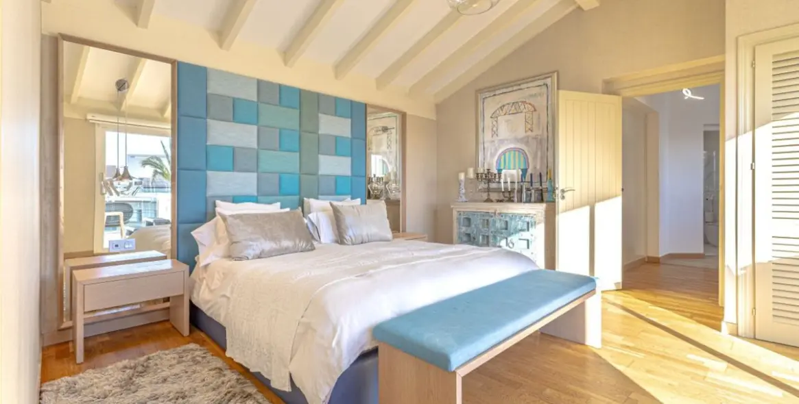 Продажа  отдельно стоящей виллы в Las Chapas 31