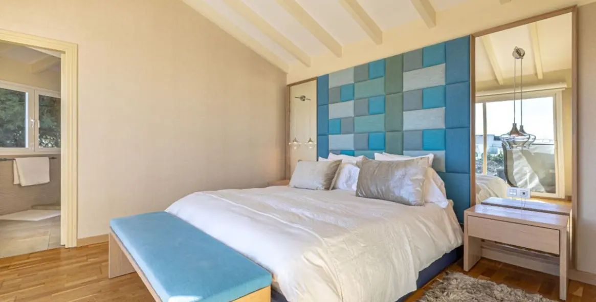 Продажа  отдельно стоящей виллы в Las Chapas 32