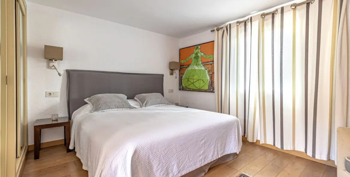 Продажа  отдельно стоящей виллы в Las Chapas 41