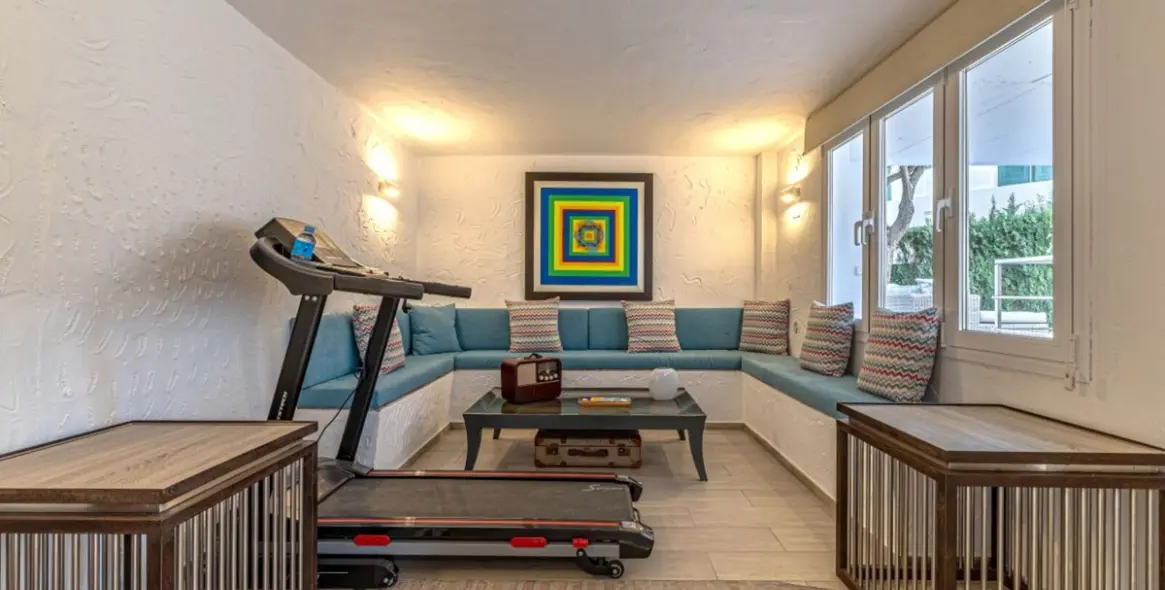 Продажа  отдельно стоящей виллы в Las Chapas 43