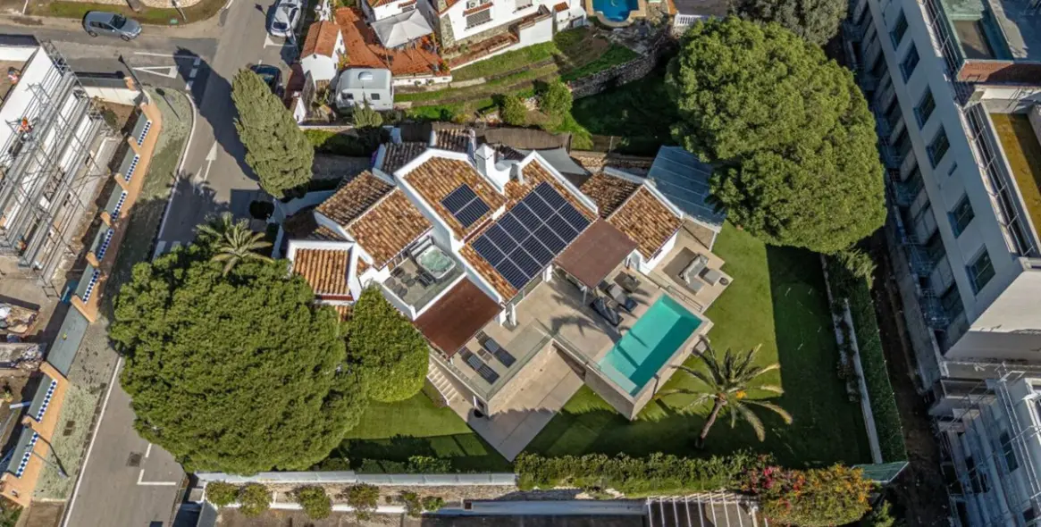 Продажа  отдельно стоящей виллы в Las Chapas 50