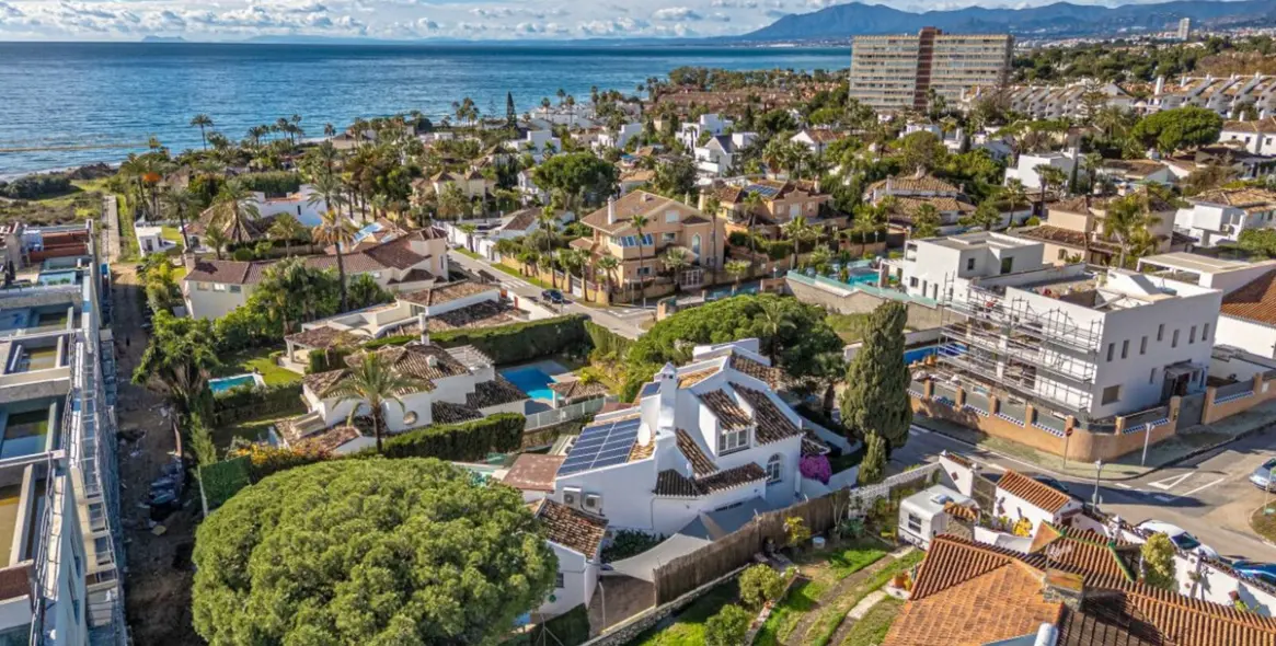 Продажа  отдельно стоящей виллы в Las Chapas 53