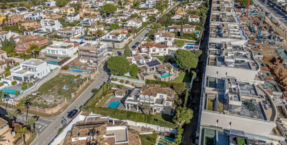 Продажа  отдельно стоящей виллы в Las Chapas 63