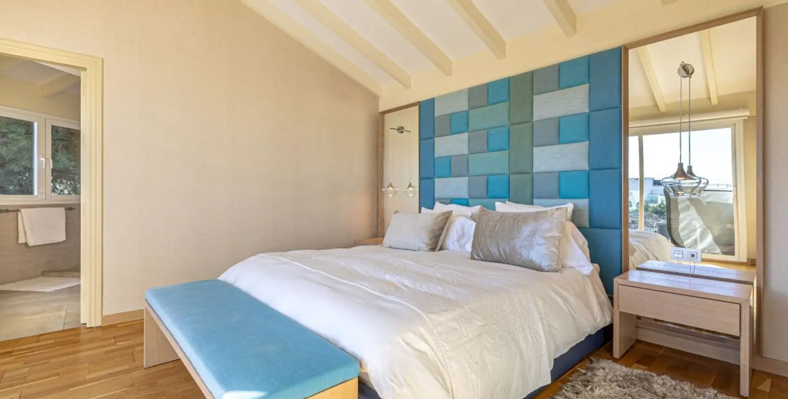 Sale of detached villa in Las Chapas 32