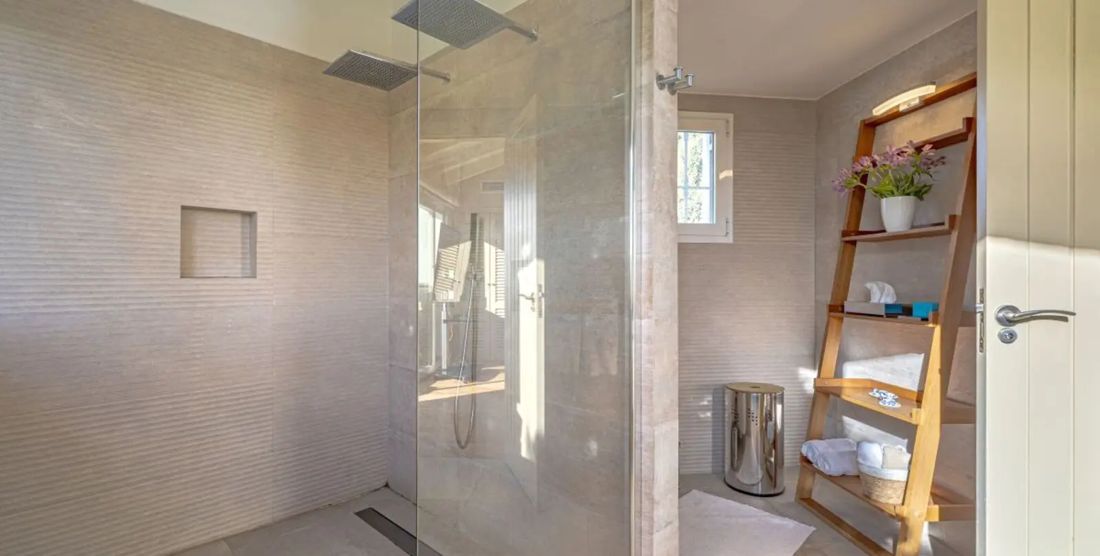 Sale of detached villa in Las Chapas 36
