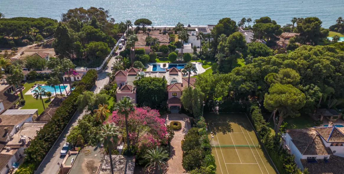 Продажа  отдельно стоящей виллы в Estepona 3