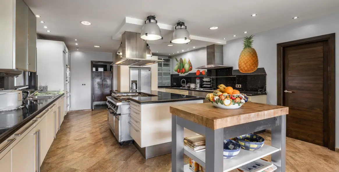 Продажа  отдельно стоящей виллы в Estepona 6