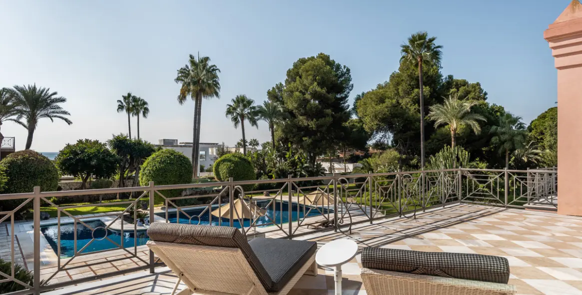 Продажа  отдельно стоящей виллы в Estepona 7