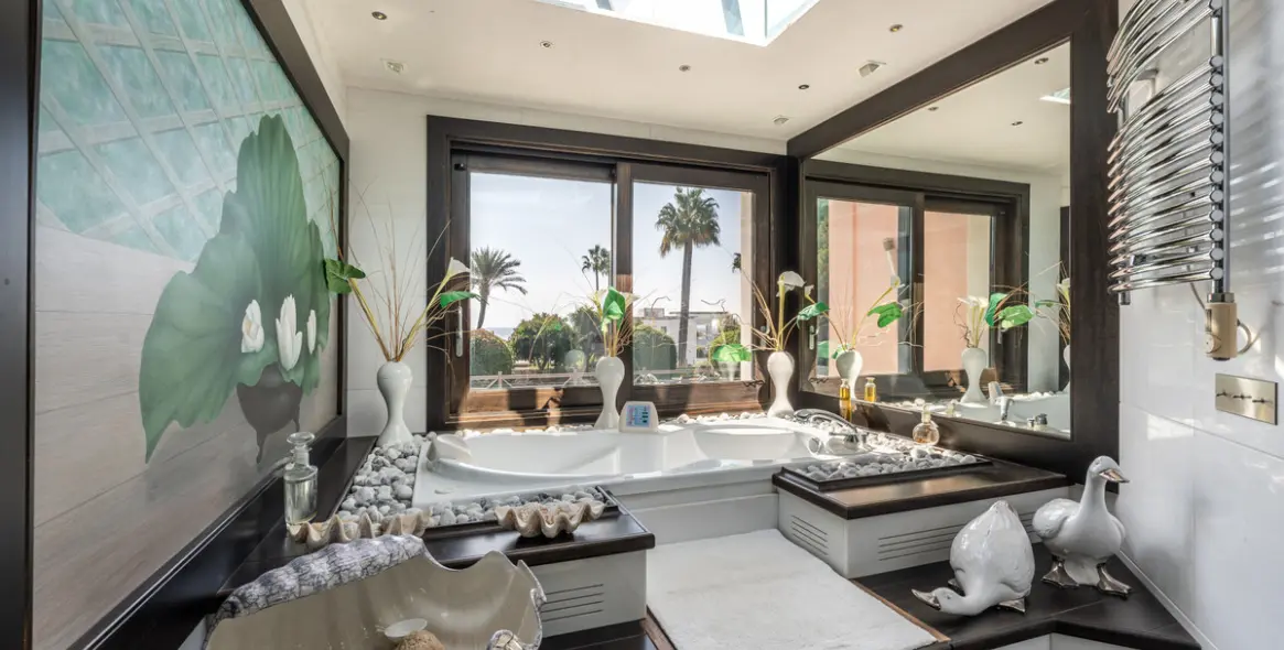 Продажа  отдельно стоящей виллы в Estepona 11