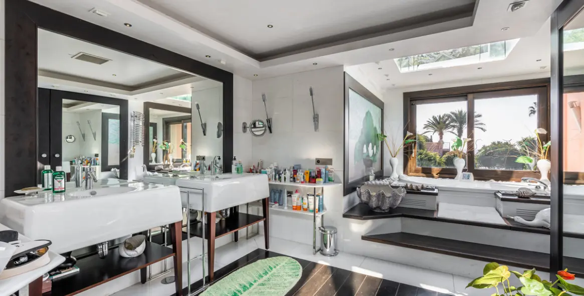 Продажа  отдельно стоящей виллы в Estepona 12