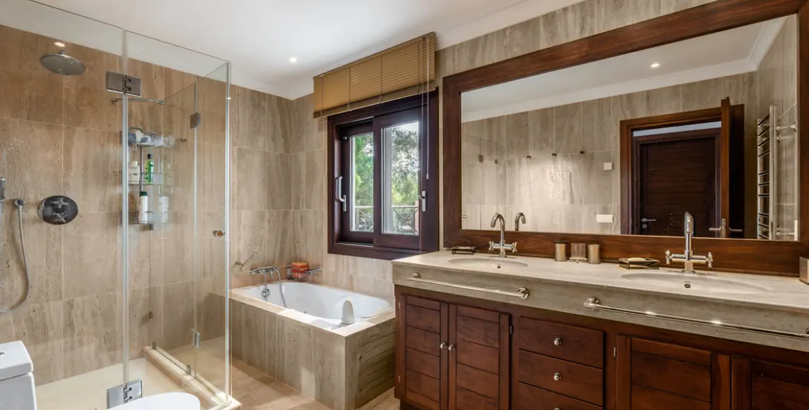 Продажа  отдельно стоящей виллы в Estepona 15