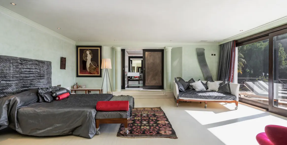 Продажа  отдельно стоящей виллы в Estepona 19