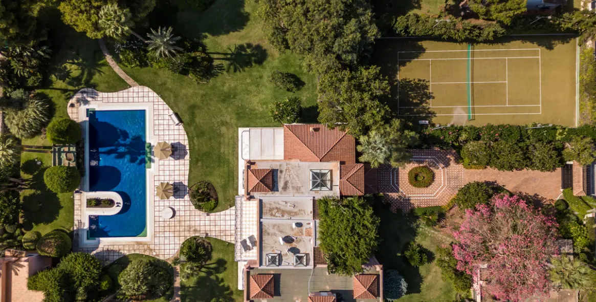 Продажа  отдельно стоящей виллы в Estepona 20