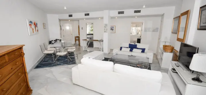 Alquiler a largo plazo de ático en The Golden Mile 3