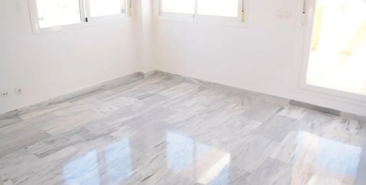 Long-term rent of penthouse in Estepona 4