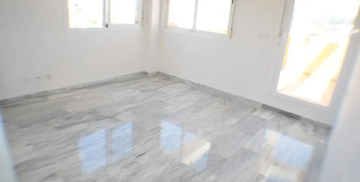 Long-term rent of penthouse in Estepona 6