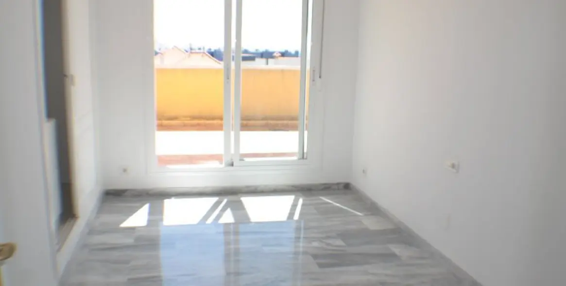 Long-term rent of penthouse in Estepona 9