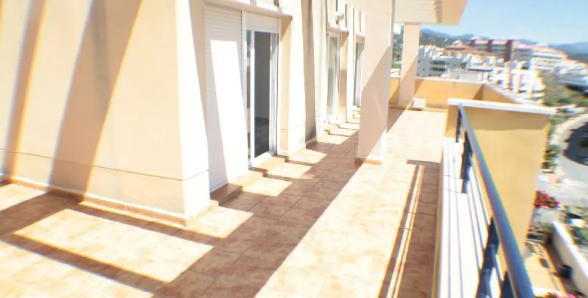 Long-term rent of penthouse in Estepona 13