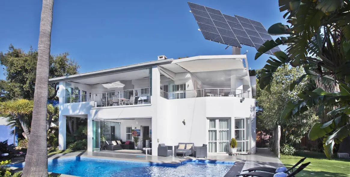 Sale of detached villa in Elviria 1