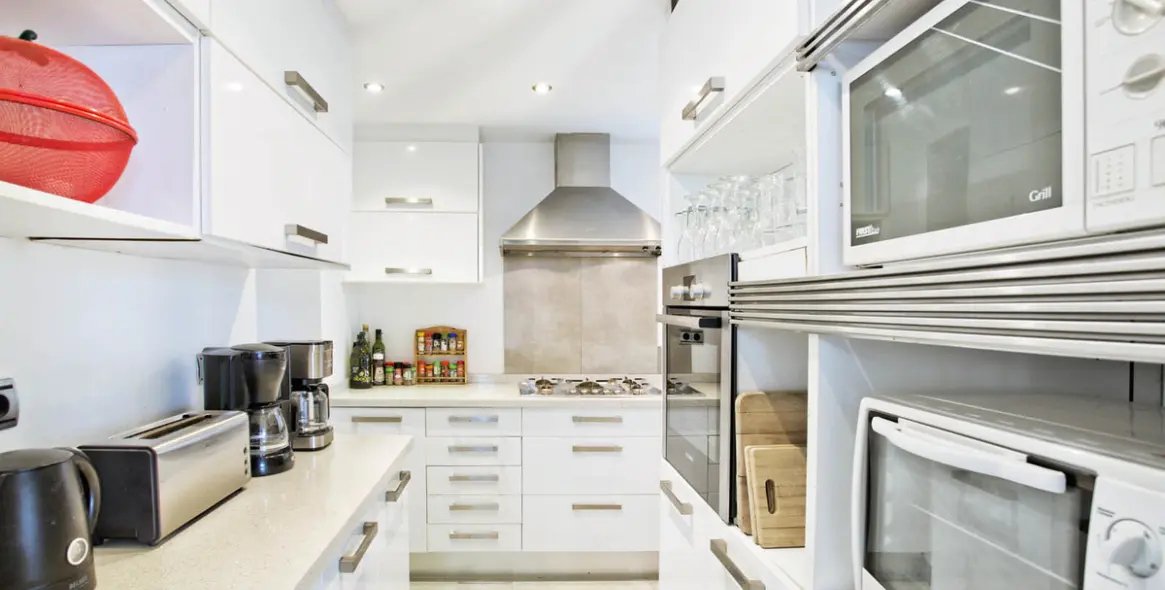 Sale of detached villa in Elviria 3