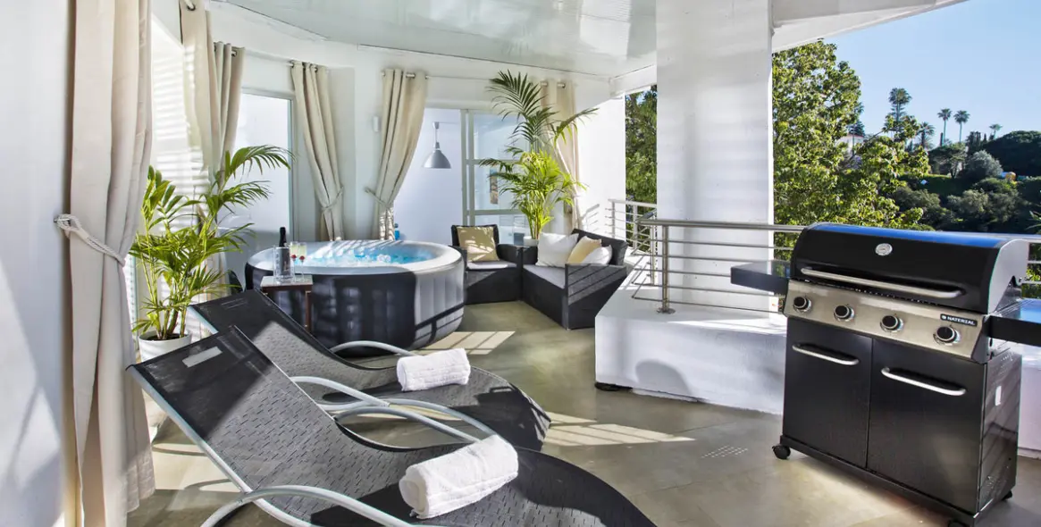 Sale of detached villa in Elviria 4