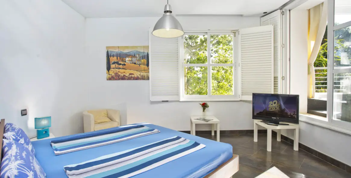 Sale of detached villa in Elviria 6