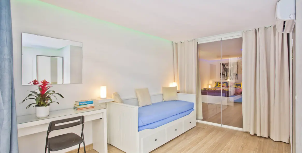 Sale of detached villa in Elviria 18