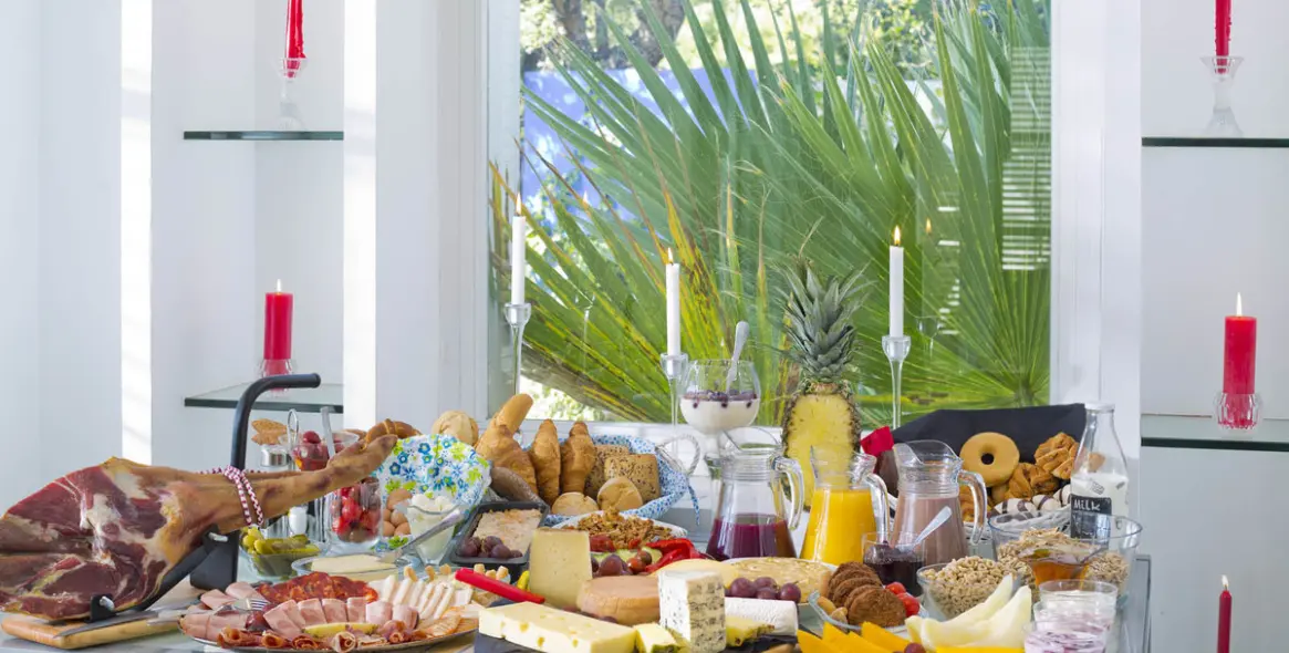 Sale of detached villa in Elviria 19