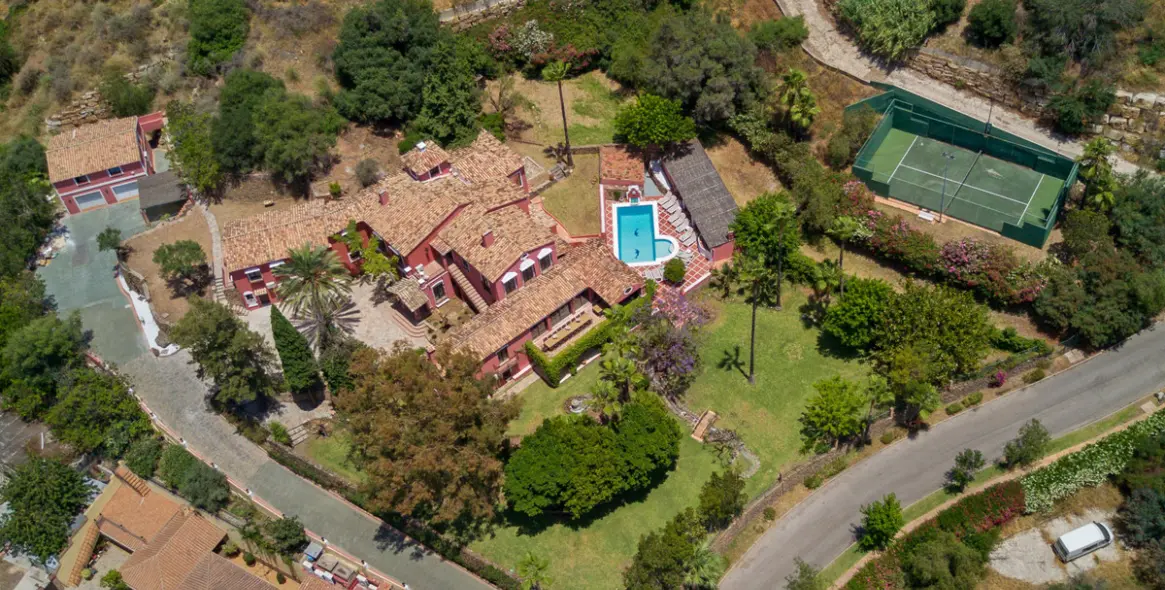 Продажа  отдельно стоящей виллы в Benahavís 2